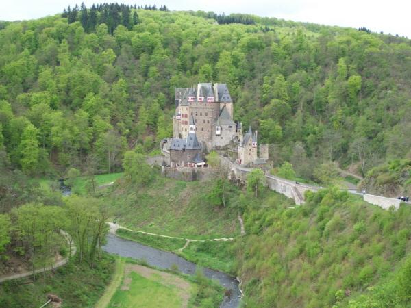 Friday: Visit castle Eltz