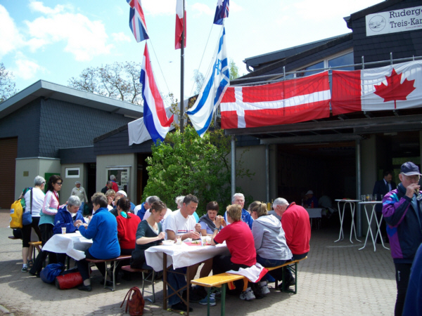 Friday: Lunch by the rowing club Treis-Karden