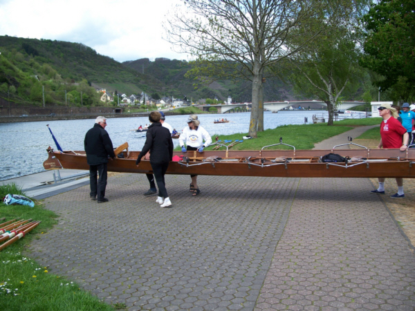 Friday: Rowing from the rowing club Treis-Karden to Oberfell